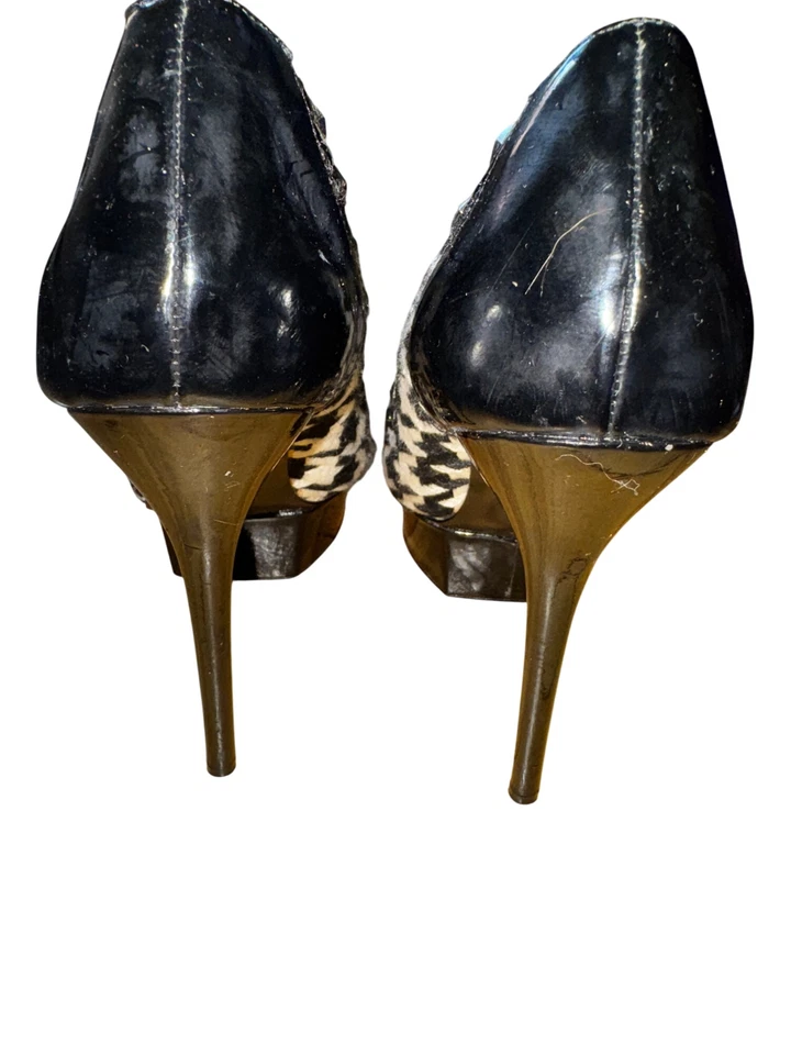 BEBE Negro Blanco Pata de Gallo Plataforma Peep Toe Bomba Tachonada Talla 9 Tacones Y2K Lo último Foto 4 de 4