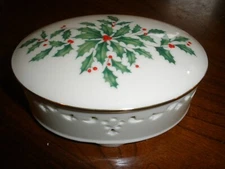 Lenox Holly Trinket Dish with Lid Pierced 4.25"x3"x1.5" MINT