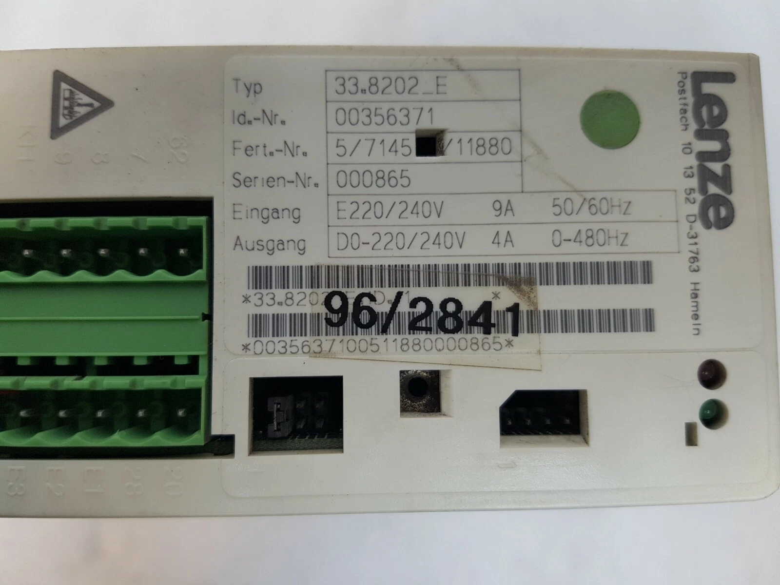 Lenze nameplate: Typ 33.8202_E, 220/240V 9A input, 0-220/240V 4A 0-480Hz output