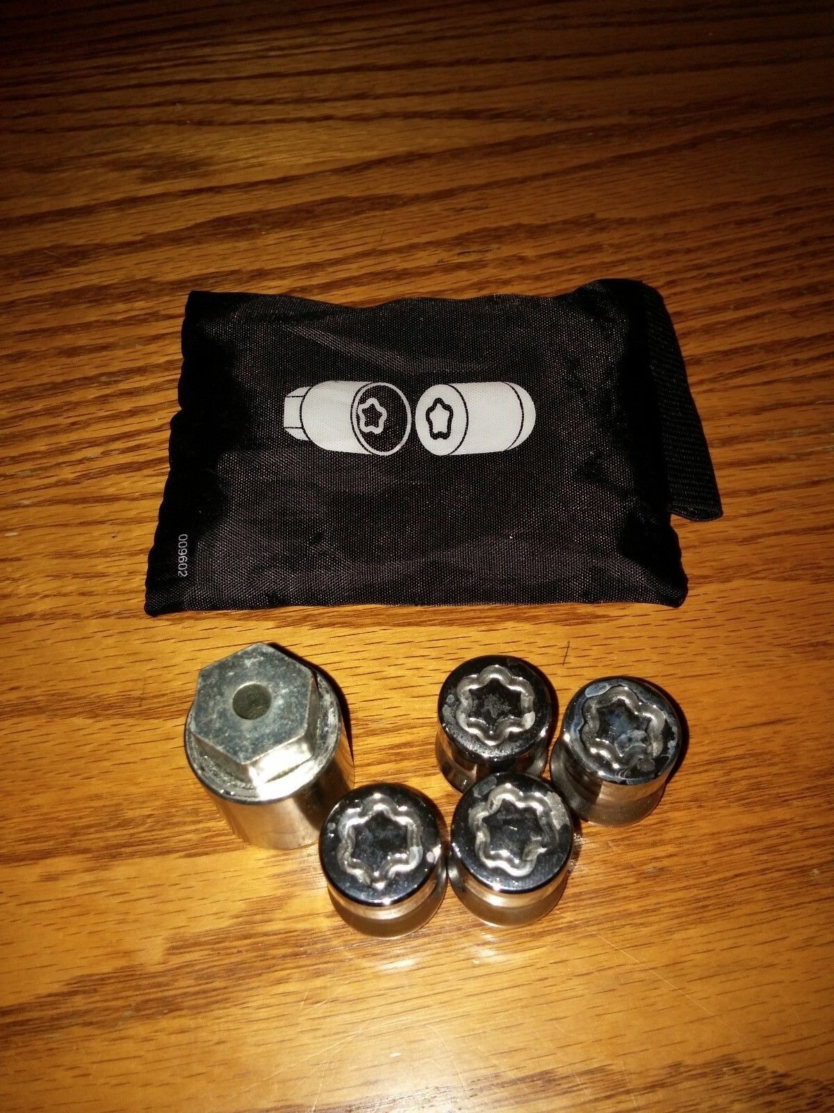 HONDA OEM WHEEL LOCK SET (FITS ACCORD CIVIC CRV HRV FIT INSIGHT M121.