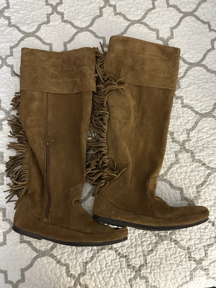 Minnetonka Women's Size 9 Brown Suede Fringe Boot Knee High Side Zip - Image 2 of 4