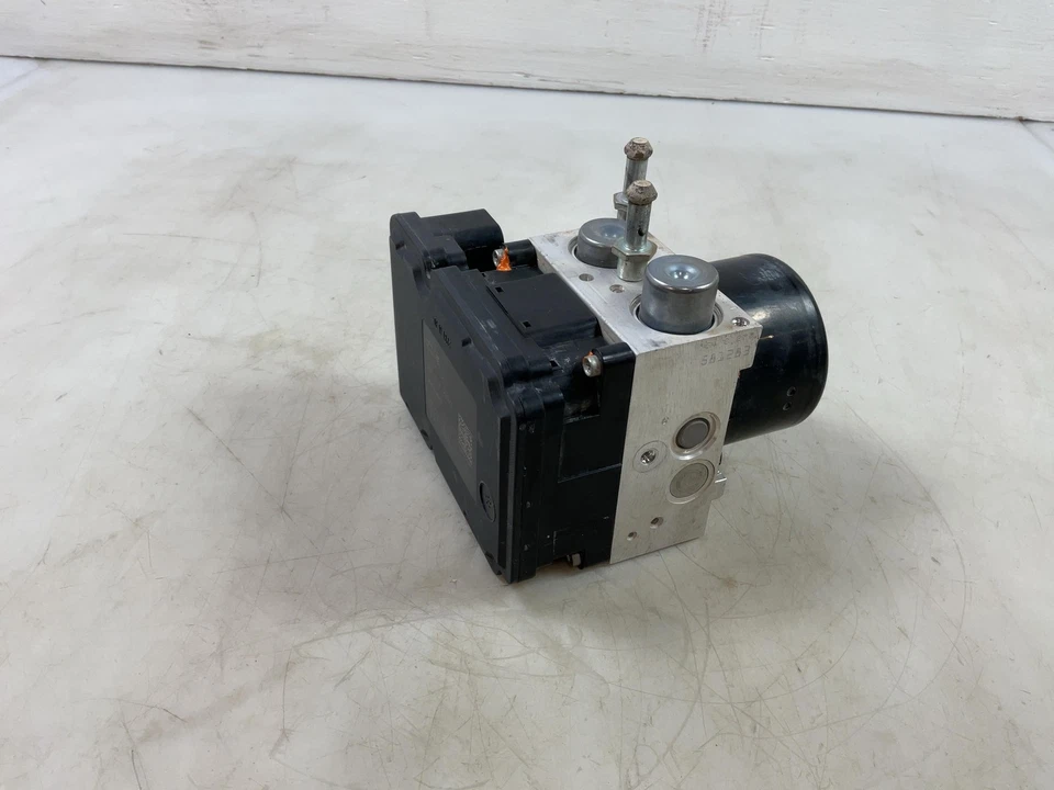 Bomba módulo de control de frenos ABS Jeep JK Wrangler 68032358AC 2009 072639 Foto 2 de 4