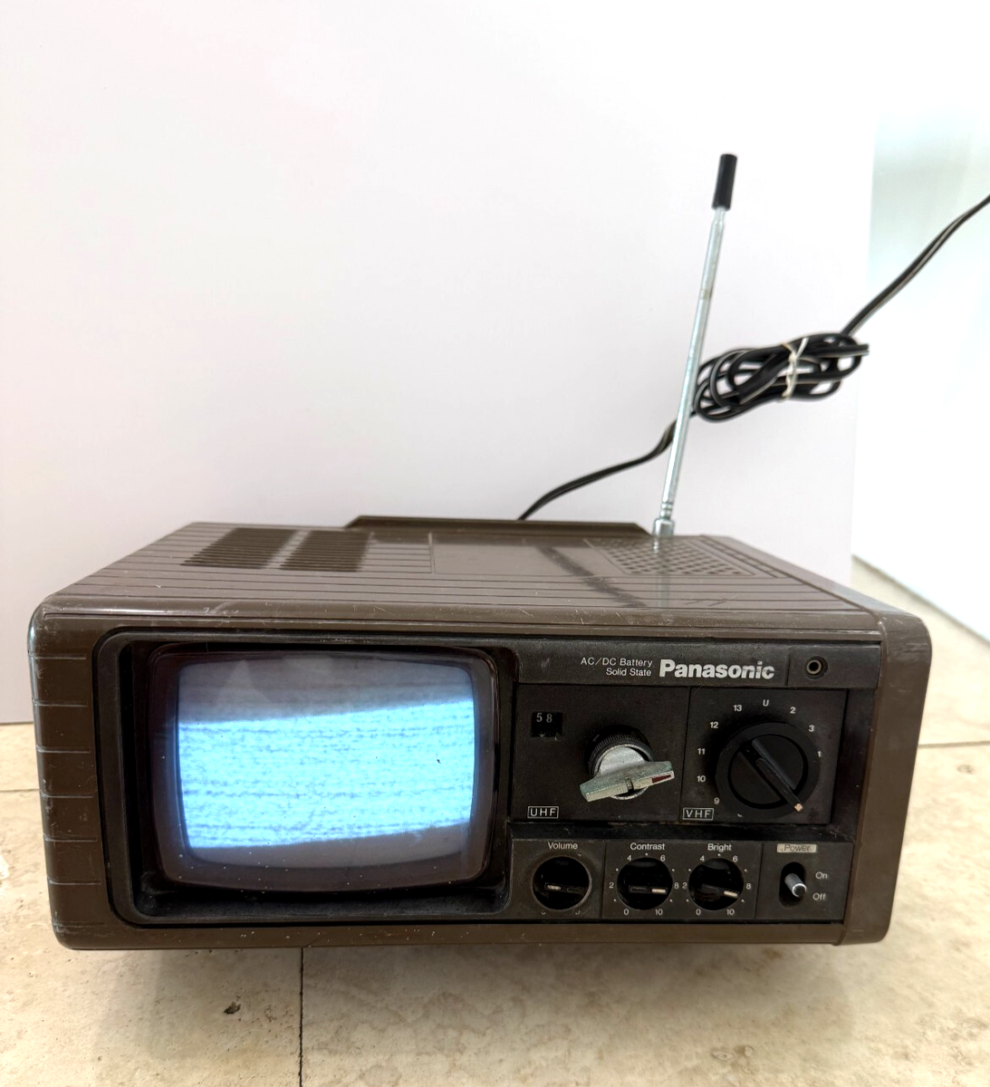 VINTAGE PANASONIC SOLID STATE PORTABLE TELEVISION TR-525 | eBay