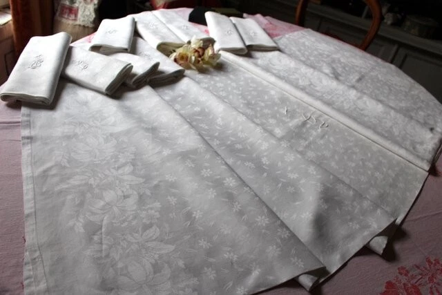 Service de table ancien en damassé - Nappe et 9 serviettes TB / 243614 - Photo 2/4
