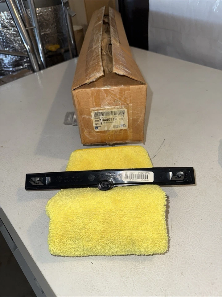 Genuíno GM Chevrolet Corvette C6 2005-2013 terceira peça de lâmpada de freio # 10440719 - Imagem 2 de 3