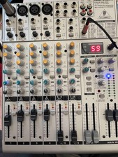 Behringer Eurorack Pro Mixer UB1204FX Studio Mixer Scrivania con orecchie rack e custodia
