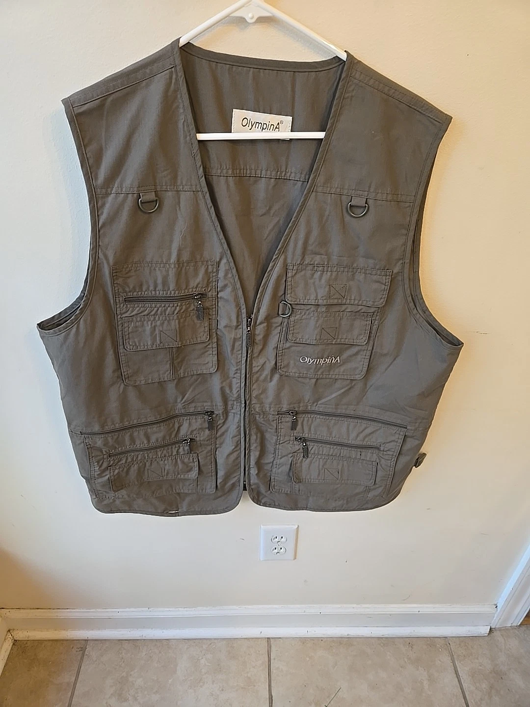 OlympinA Fishing Vest Men's Size XL Green Zip Pockets Outdoors Tactical