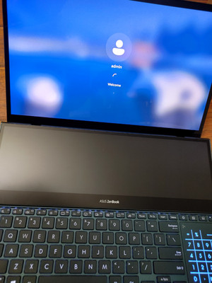 Asus Zenbook UX 582LR, i9-10980HK, 32GB, 1TB NVME, Dual Touch Screen, RTX 3070