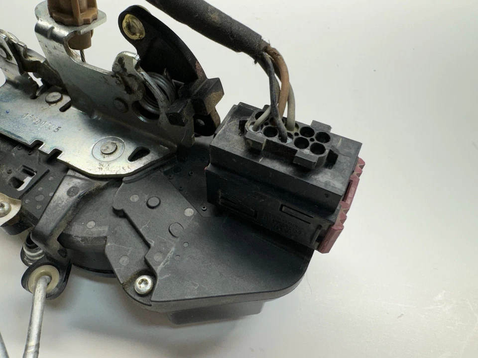 GMC SIERRA 1500 2010-2013 pestillo de puerta del conductor delantero con entrada sin llave Foto 3 de 4