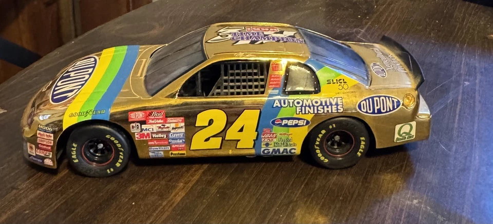 1/24 BROOKFIELD Action 1998 #24 JEFF GORDON 24K GOLD Dupont 3 X Champ Trackside - Image 3 of 4