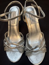 Touch Ups Womens Silver Glitter Wedding Party Sandal 3.5  Heels Size 7M