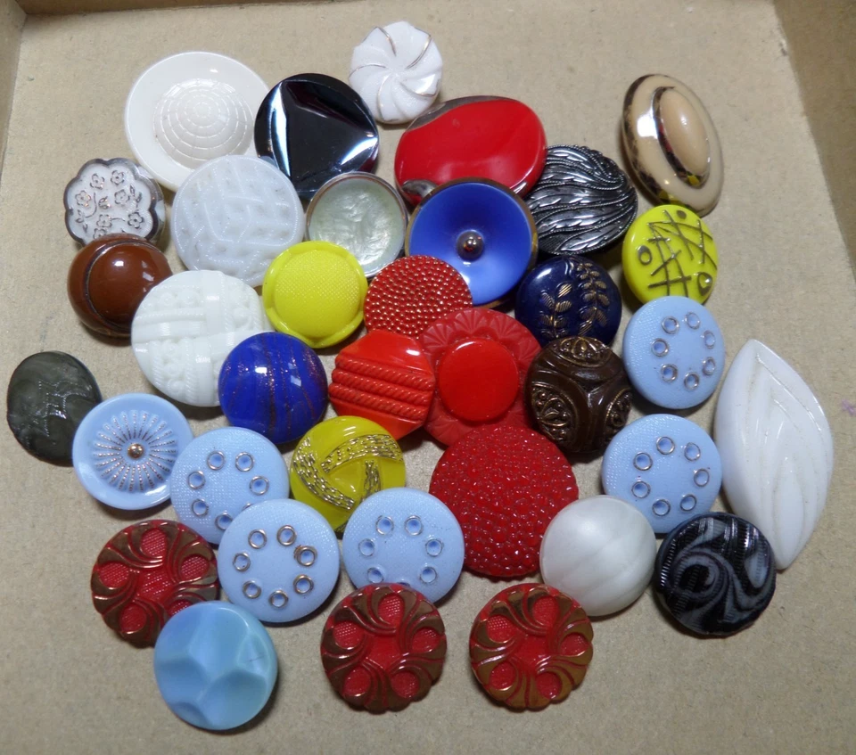 36 Vintage Antique Glass Buttons VARIOUS SIZES COLORS PATTERNS - Image 2 of 4