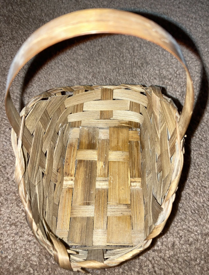 Vintage 1990s Grapes Woven Reed Basket Small Rustic Handmade Hand Painted Fruit - Image 3 of 4
