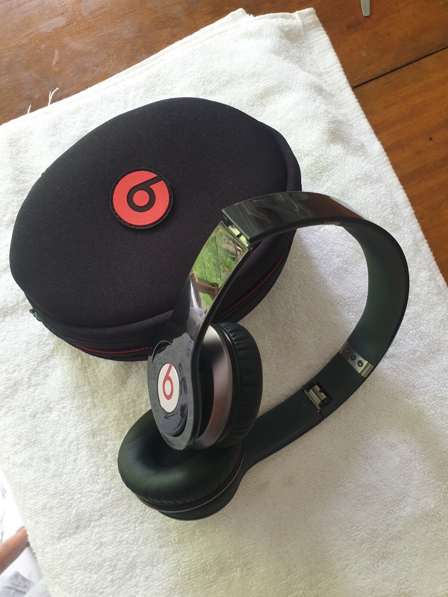 Beats by Dre Solo HD 3.5mm Wired Over Ear HeadPhone with Built-In
