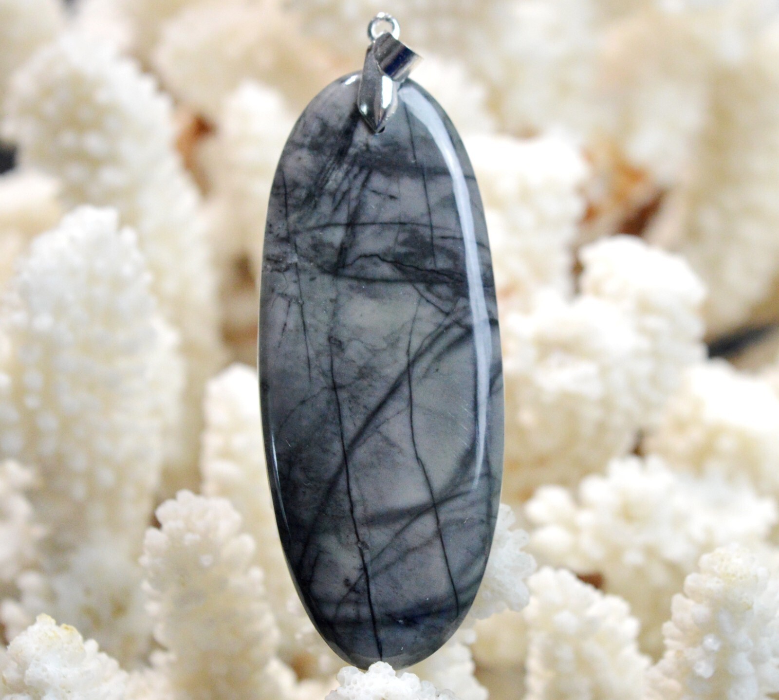 Jaspe Picasso pendentif naturel d'Utah 82cts, un bijou de lithothérapie pour votre équilibre quotidien