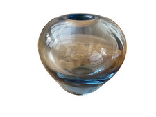 Holmegaard blaue Kugelvase 1957 signiert Höhe 12cm.