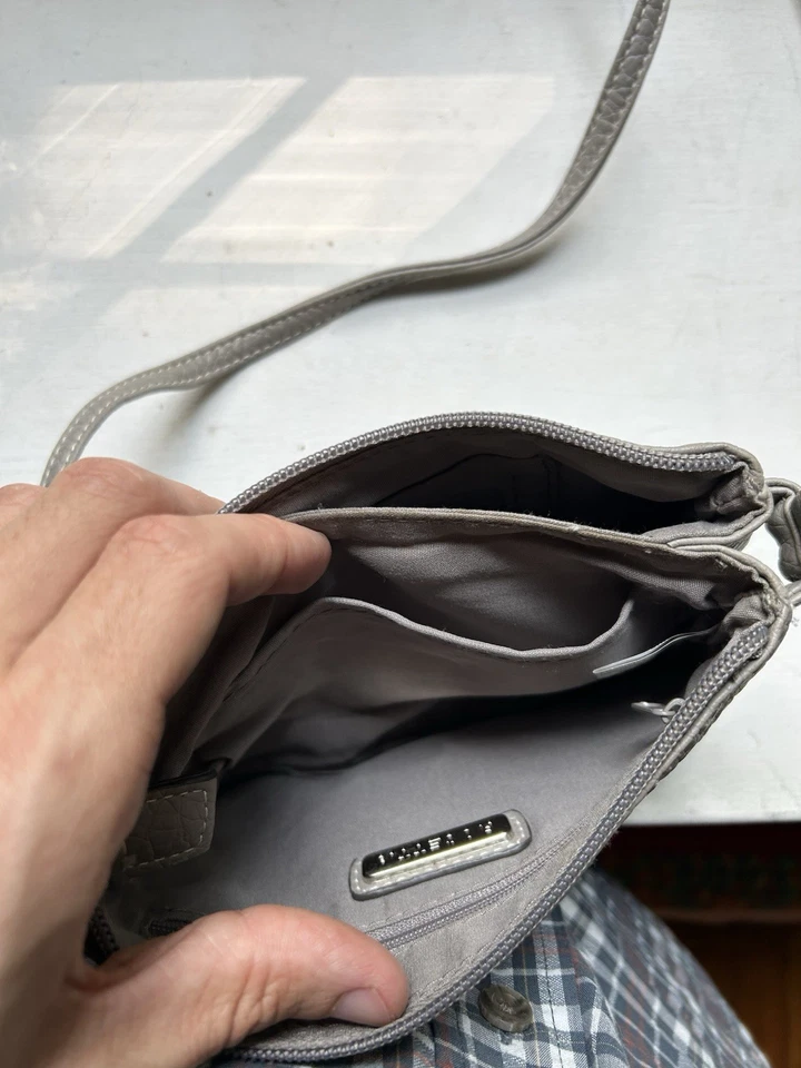 Bandolera pequeña gris para mujer Rosetti Foto 4 de 4