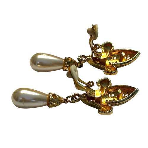 Vintage Vogue clip on earrings gold fleur-di-lis & faux pearl teardrop dangles - Picture 5 of 6
