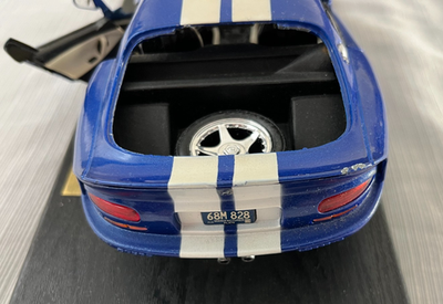 Maisto Special Edition 1:18 1996 Dodge Viper GTS Die Cast Car Blue