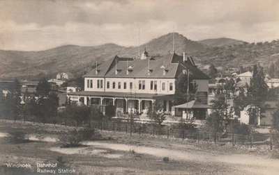 DSWA Fotokarte des Bahnhofgebäudes Windhoek, gelaufen 1926 - Bild 1 von 2