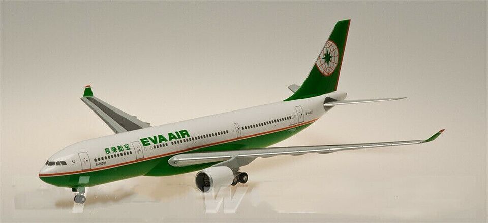 1:200 30CM Hogan EVA AIR AIRBUS A330-200 Passenger Airplane ABS