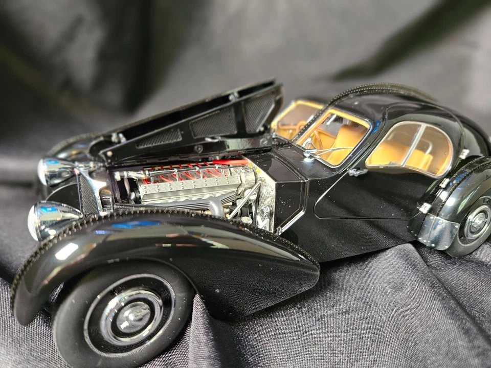 AUTOart Bugatti Atlantic Negro Escala 1:18 Inv. #4334 Foto 2 de 4