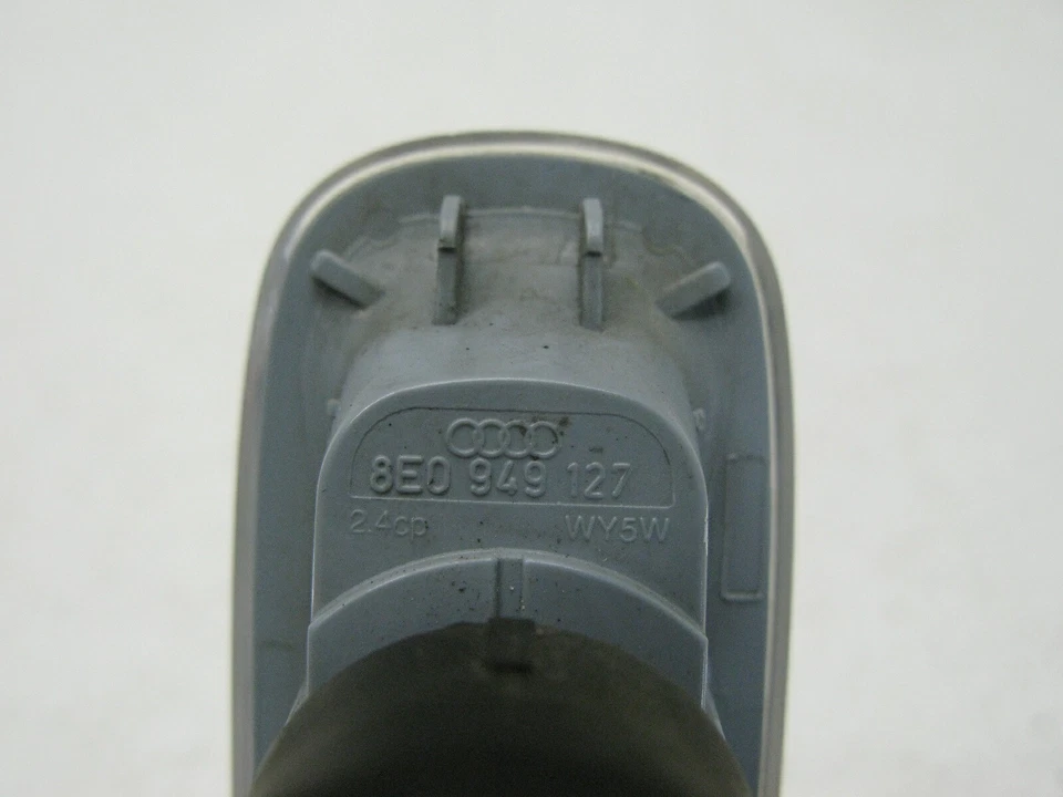 02-09 AUDI B7 A4 OEM FENDER SIDE MARKER TURN SIGNAL LIGHT LEFT OR RIGHT 060821R - Image 4 of 4