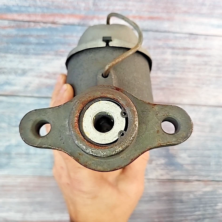 10-1676 Fits Ford 1977-1986 Econoline Club Wagon 1977-1979 F250 Master Cylinder - Image 3 of 4