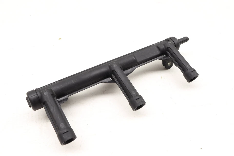 AUDI A5 QUATTRO 2013-2016 3,0 L - RIEL/TUBO INYECTOR COMBUSTIBLE DERECHO 06E133682C Foto 2 de 4