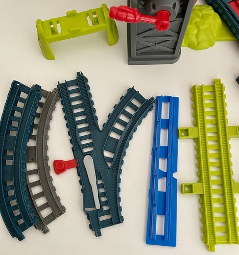 Sollevatore a ponte Thomas & Friends GWX09 + binario, accessori e 2 treni a spinta - Foto 5 di 11