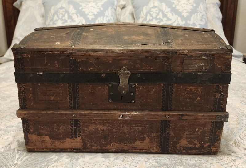 Antique Miniature Child's Camel Back Doll Trunk ~ Salesman Sample?