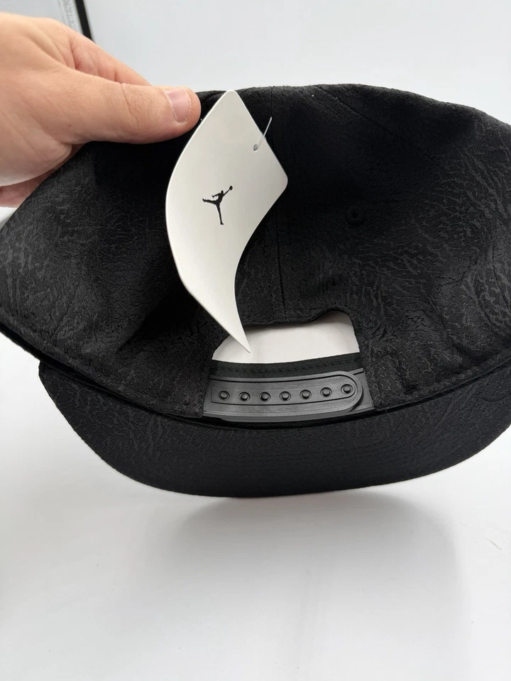 Gorra ajustable Jordan Jumpman negra juvenil para niños Foto 3 de 4