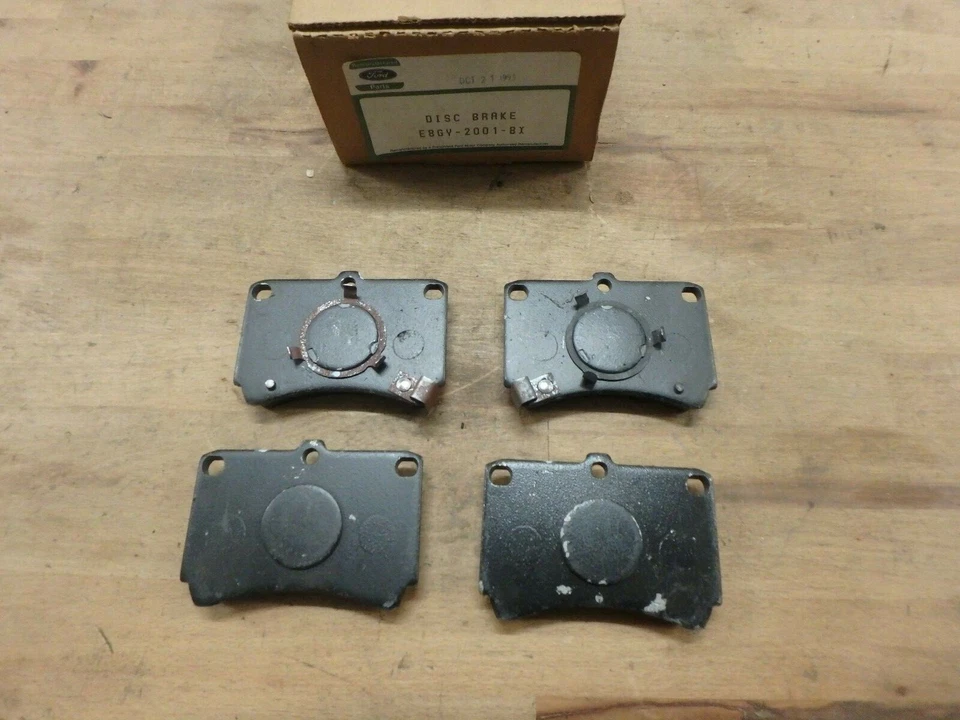 Nuevas pastillas de freno delanteras OEM 1991-94 Capri 1986-89 Mazda 323 E8GY-2001-B Foto 3 de 4