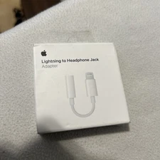 Apple Lightning to 3.5 mm Headphone Jack Adapter