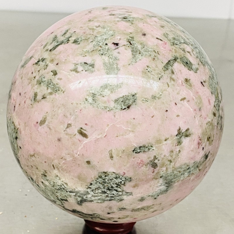 2760G Natural pink aobao quartz crystal Healing