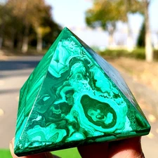 149G Natural malachite Pyramid Chakra Treatment Energy Stone Generator Spiritual