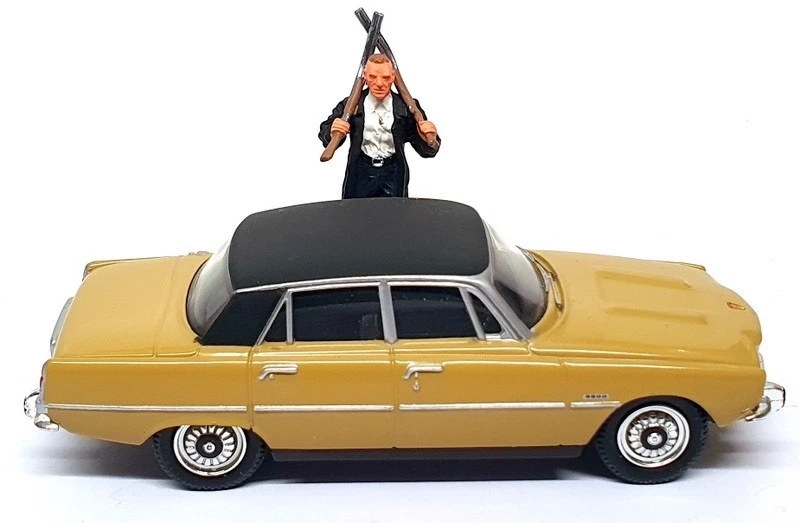 Corgi 1/43 Scale CC01901 - Rover 3500 V8 & Big Chris Figure Lock Stock - Image 3 of 4