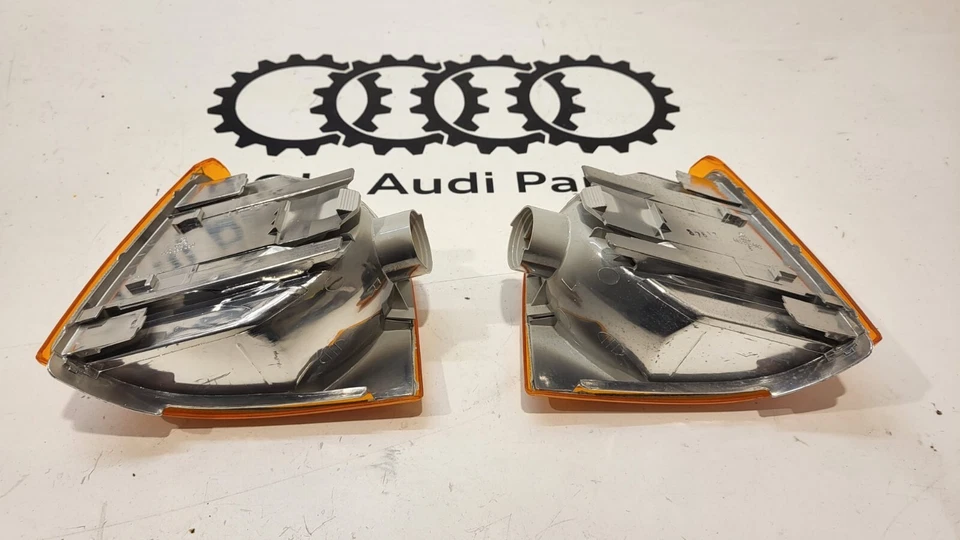 Set frecce nuove originali Audi 100 Type44 C3 Hella anteriori destra sinistra T44 set - Immagine 2 di 4