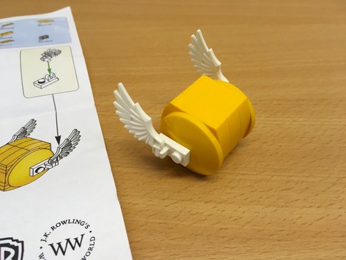 HARRY POTTER LEGO 2019 GOLDEN SNITCH BARNES AND NOBLE EXCLUSIVE 35 PIECES NEW - Picture 2 of 3