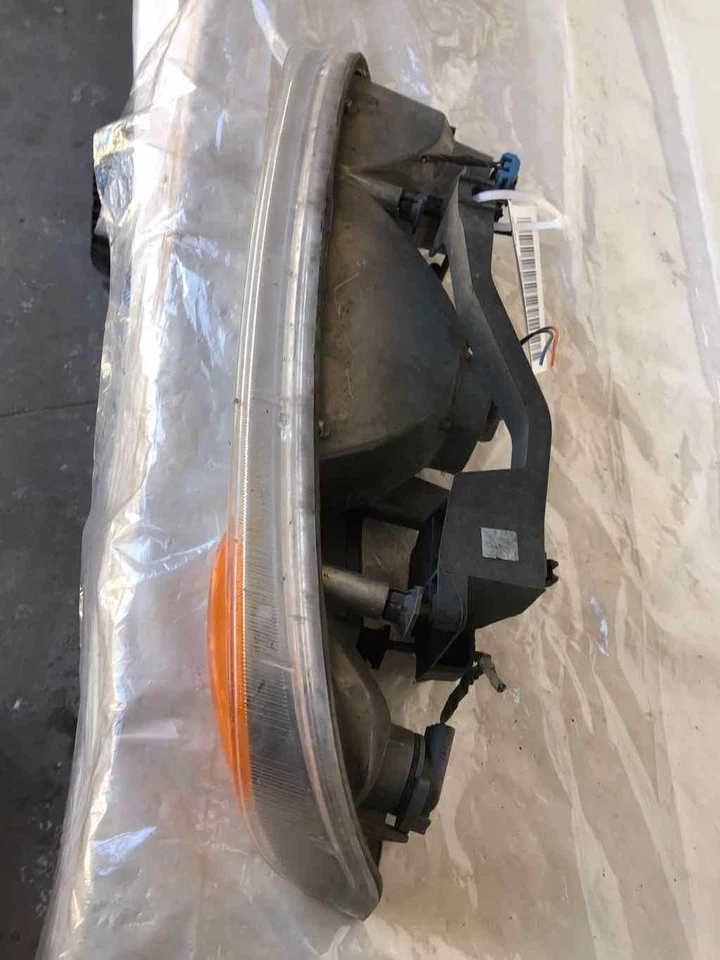 Faro delantero derecho Saturn S Series SL1 2000-2002 Foto 2 de 4