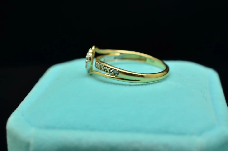 10k Yellow Gold tiny diamond heart design ring band size 6.75 - Image 2 of 4