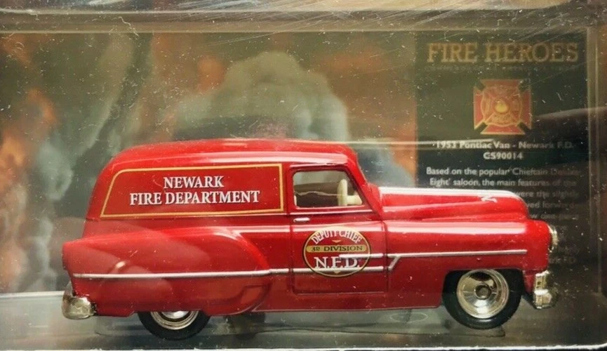 CORGI-SHOWCASE COLLECTION-FIRE HEROES-PONTIAC VAN-NEWARK F.D.CS90014-2002 - Image 2 of 4