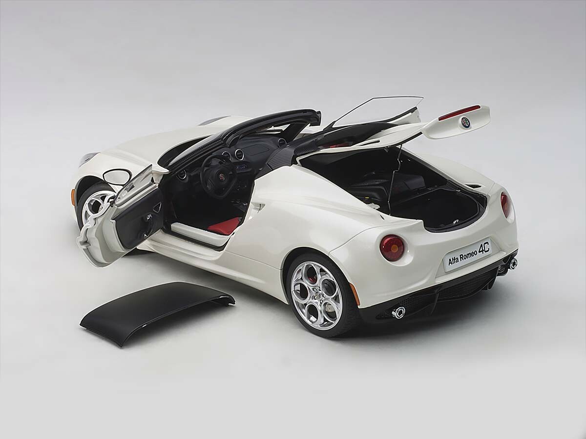 ALFA ROMEO 4C SPIDER BIANCO TROFEO WHITE COMPOSITE 1:18 by