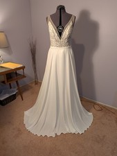 Justin Alexander Women's Wedding Dress Size 8, Model number 88074.