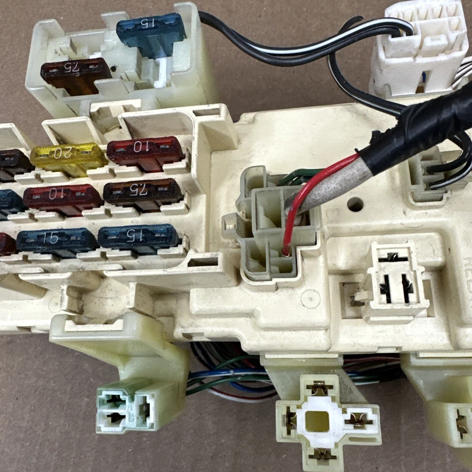 Caja de fusibles cabina interior Toyota T100 82641-35090   Foto 3 de 4