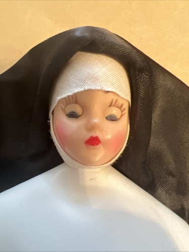 VINTAGE PLASTIC Catholic NUN DOLL 7” Sleep Eyes With Cross - Picture 13 of 13