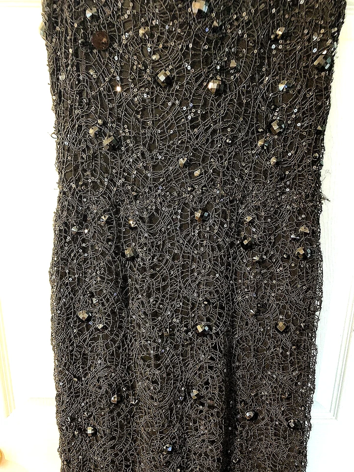 Vestido Rina Montella tamanho 10 preto miçangas renda fit & flare capricho - Imagem 4 de 4