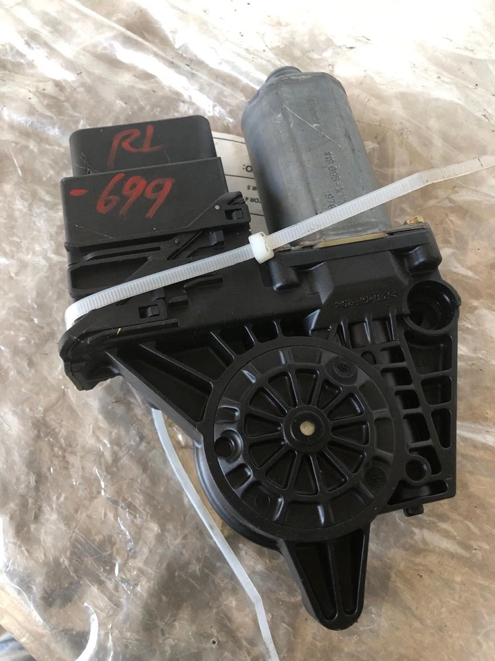 1999 - 2001 VOLKSWAGEN PASSAT заднее стекло мотор водителя слева 9776101439203 - Изображение 3 из 4