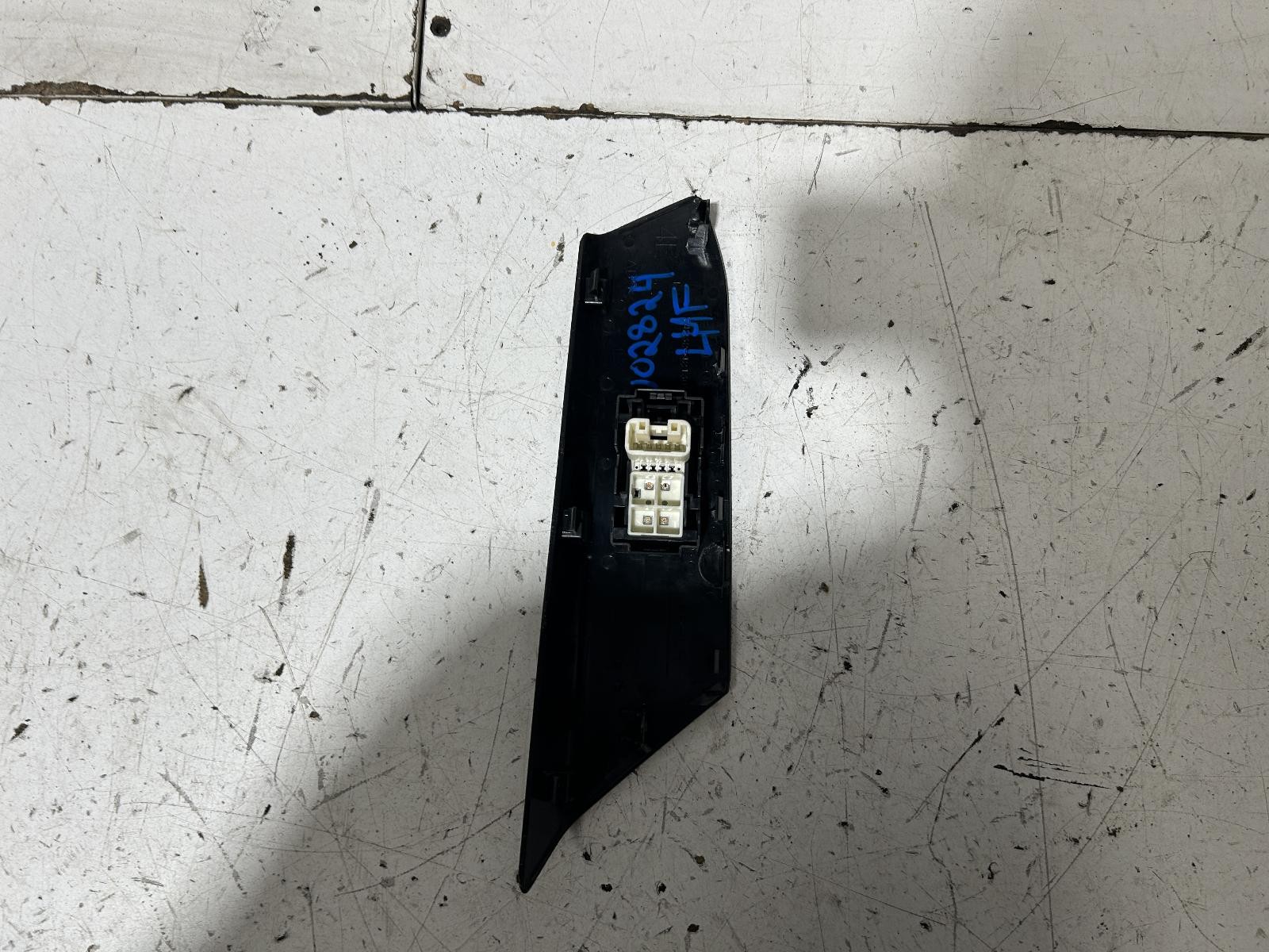 Toyota RAV4 Left Front Window Switch ASA44 12/2012-12/2018 - thumbnail 2