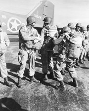 WWII U.S. PARATROOPERS PREPARE PARACHUTES 8x10 GLOSSY PHOTO PRINT